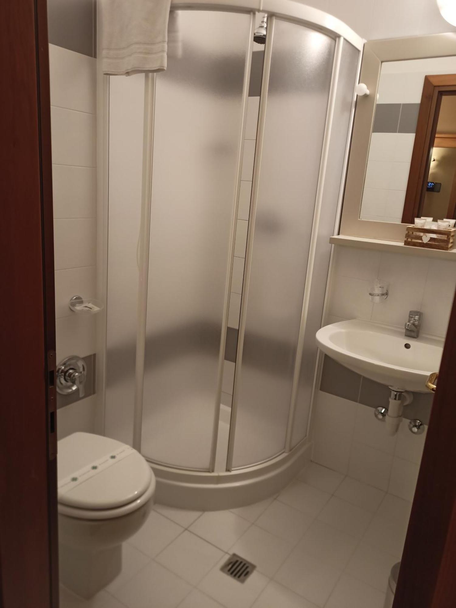 Single Room,1661108201:JPEG